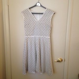Pretty sleeveless dress from London Times. Sz 10